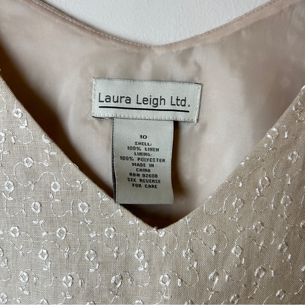 Vintage 90’s Cream Floral Textured V-Neck Sleeveless Top w/ Side Zipper - Picture 3 of 6
